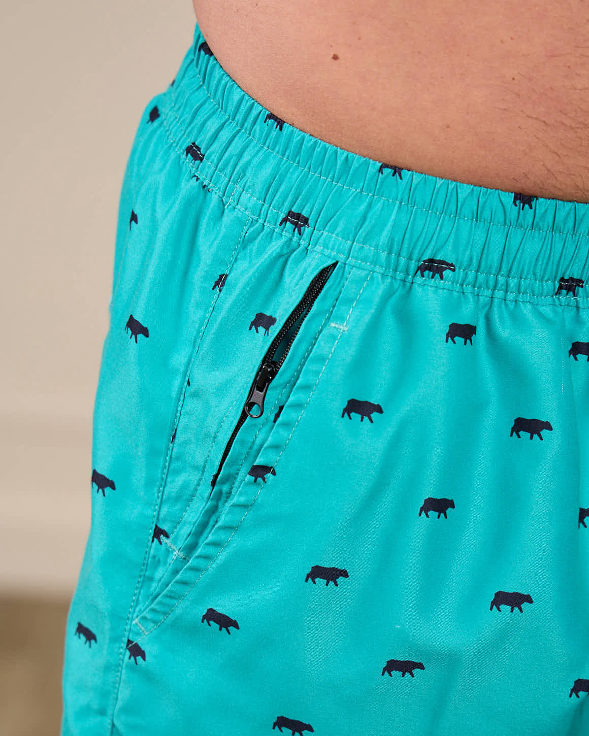 Short de bain imprimé petites vaches - Image 4