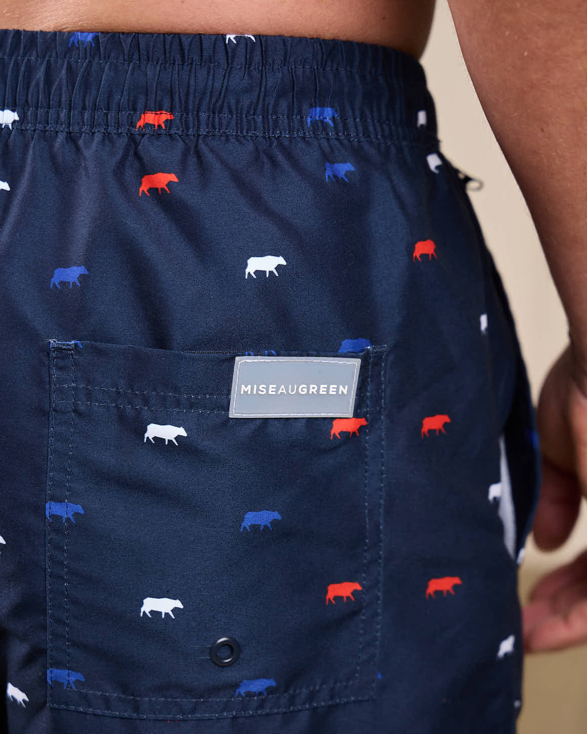 Short de bain imprimé petites vaches - Image 5